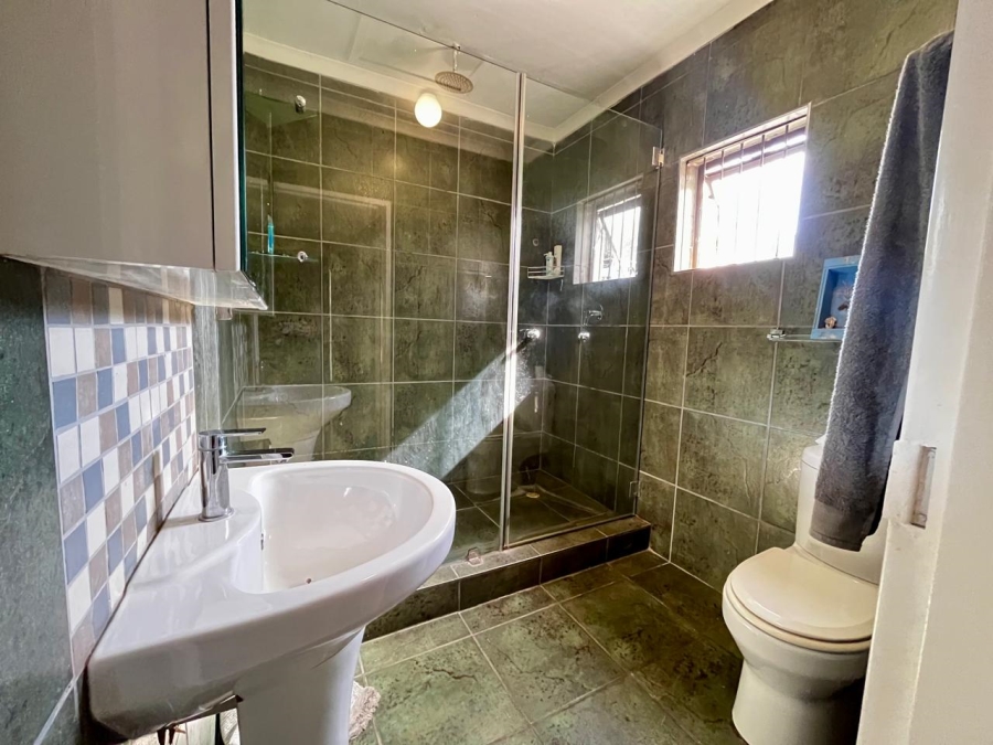 5 Bedroom Property for Sale in Nahoon Eastern Cape